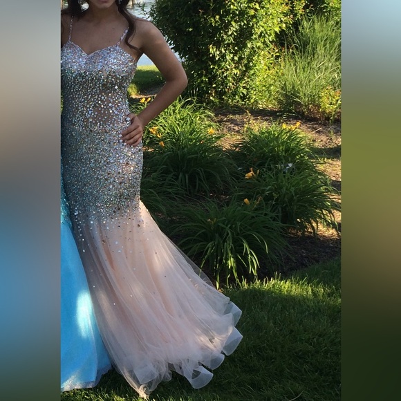 Prom dress. Brought from PromBay. Size 6. Worn 1 time. - Picture 9 of 9